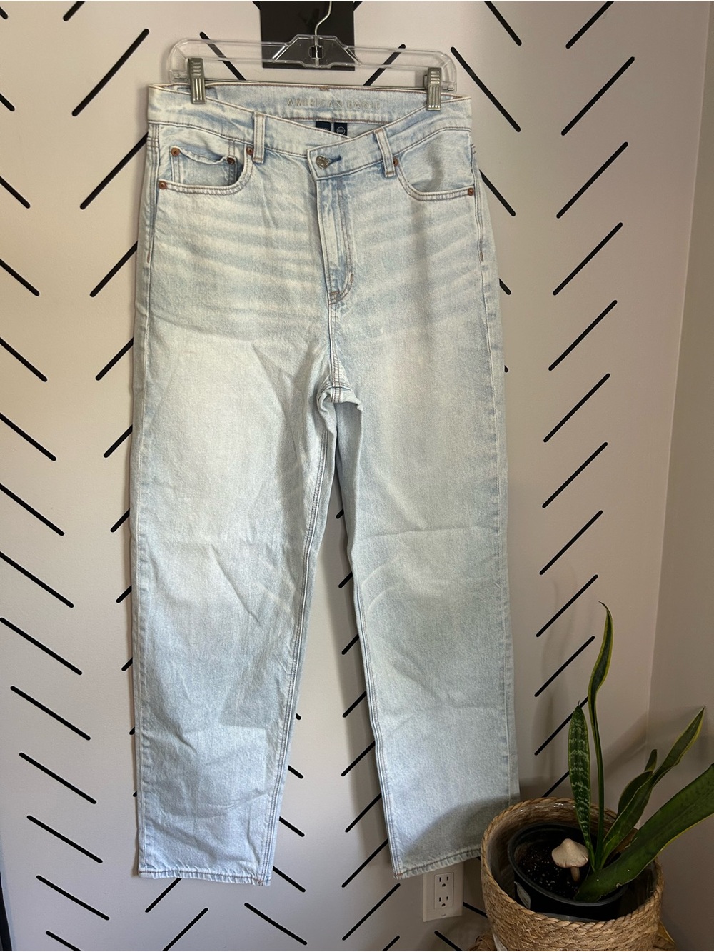 NWOT American eagle highest rise baggy straight leg light wash jeans